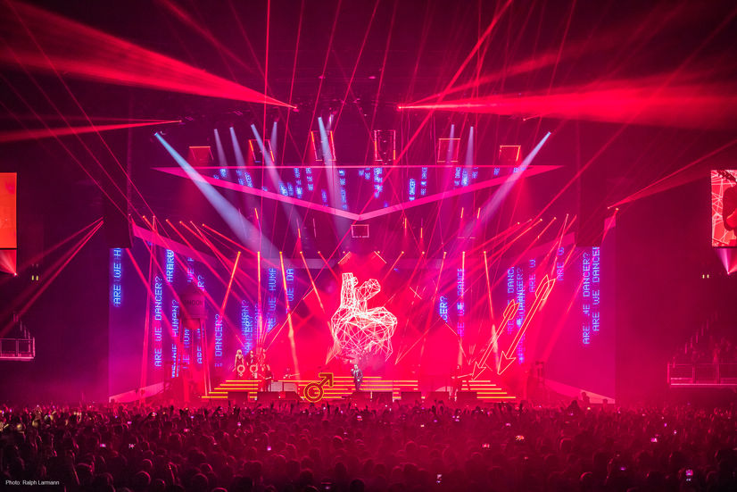 0358_LR-Final-Selection_THE-KILLERS-live-O2-London-2017-11-28_Photo-Ralph-Larmann_IMG_2387