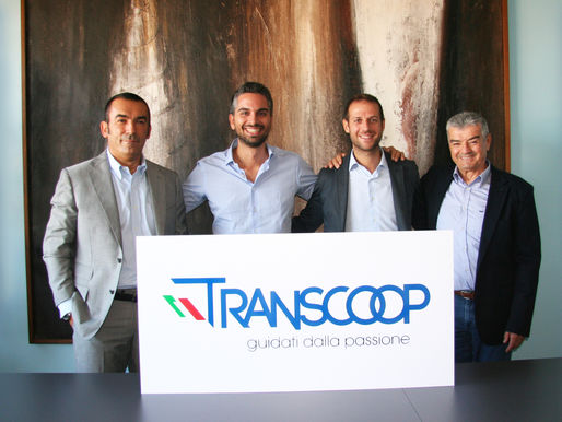 Sul camion e in campo con la divisa Erreà Sport