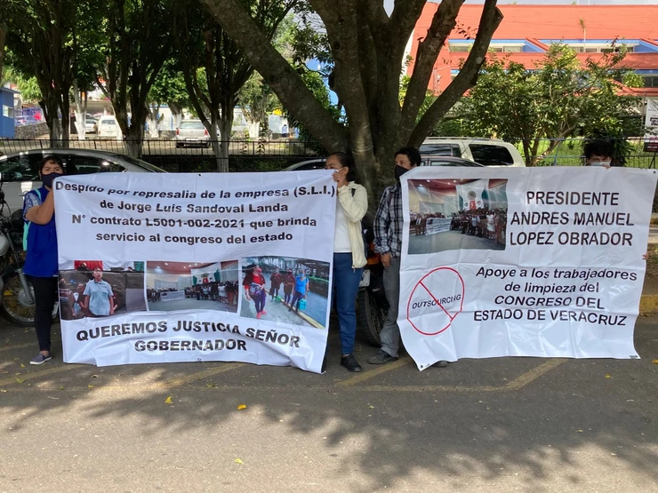 Protestan previo a la toma de protesta de los nuevos legisladores veracruzanos