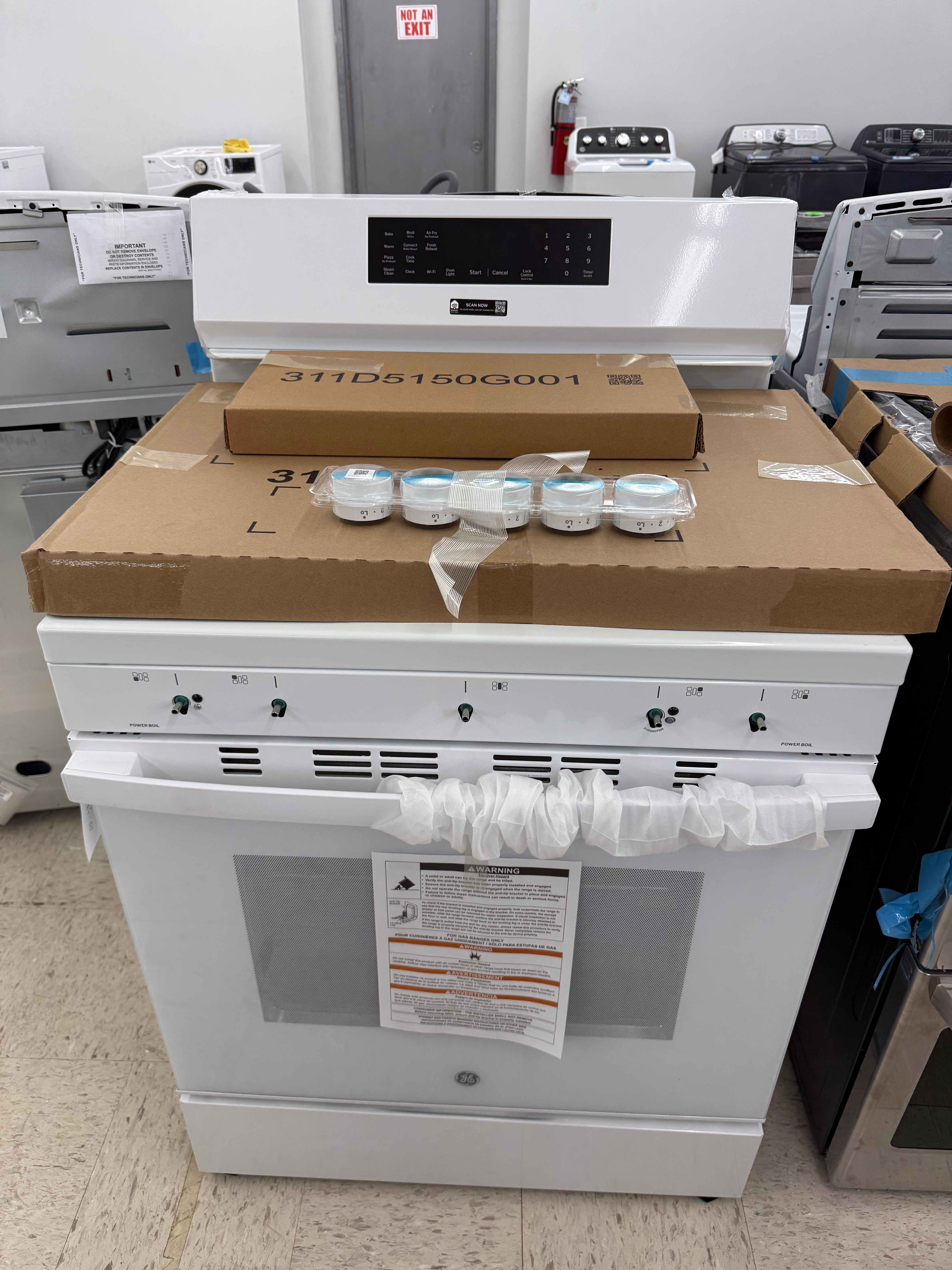 30 in. 5-Burners Smart Free-Standing Gas Convection Range in White with AirFry