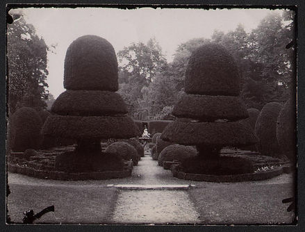The Dutch Garden at Bridge End Garden