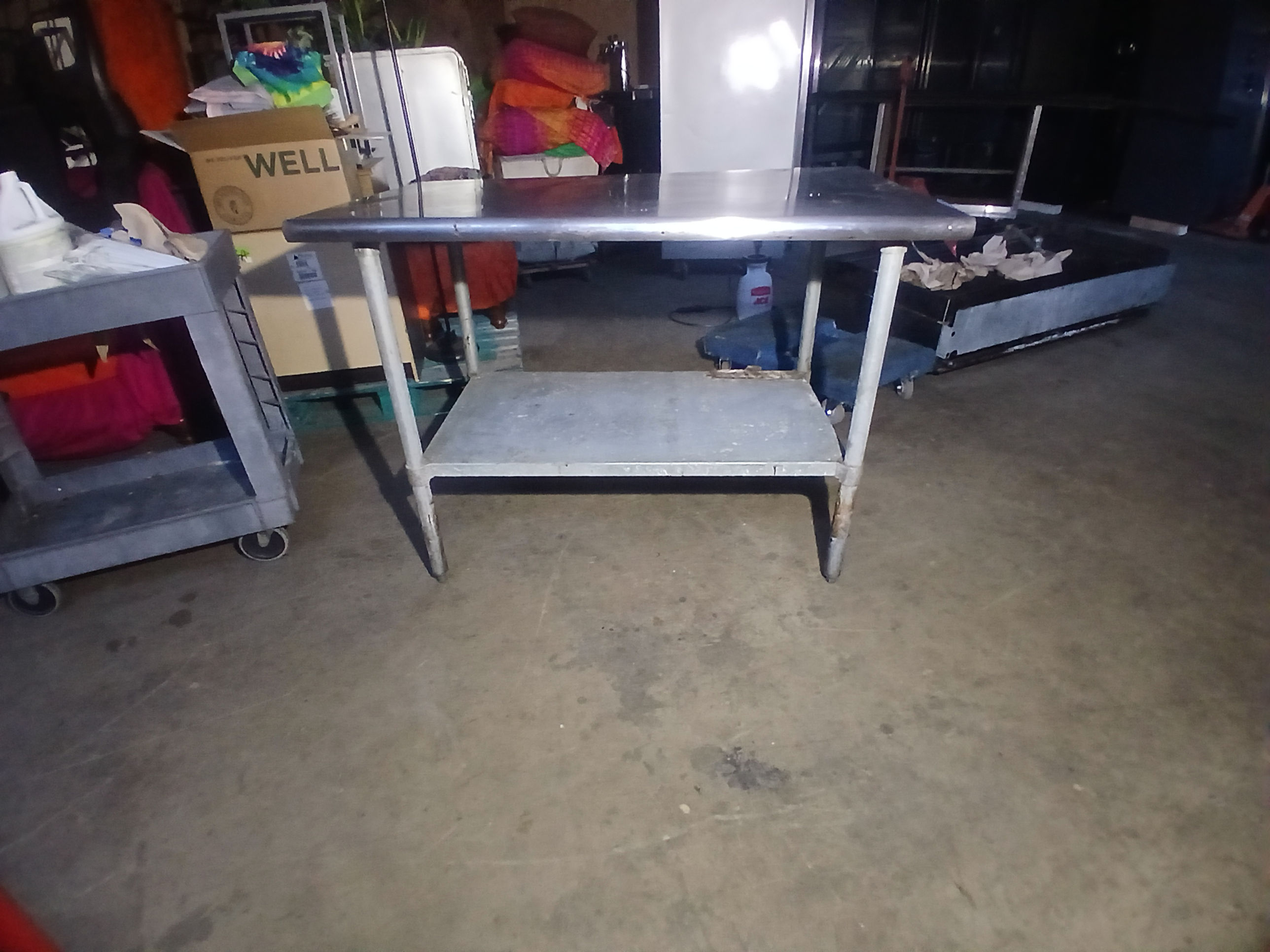 STAINLESS STEEL TABLE MEDIUM SIZE