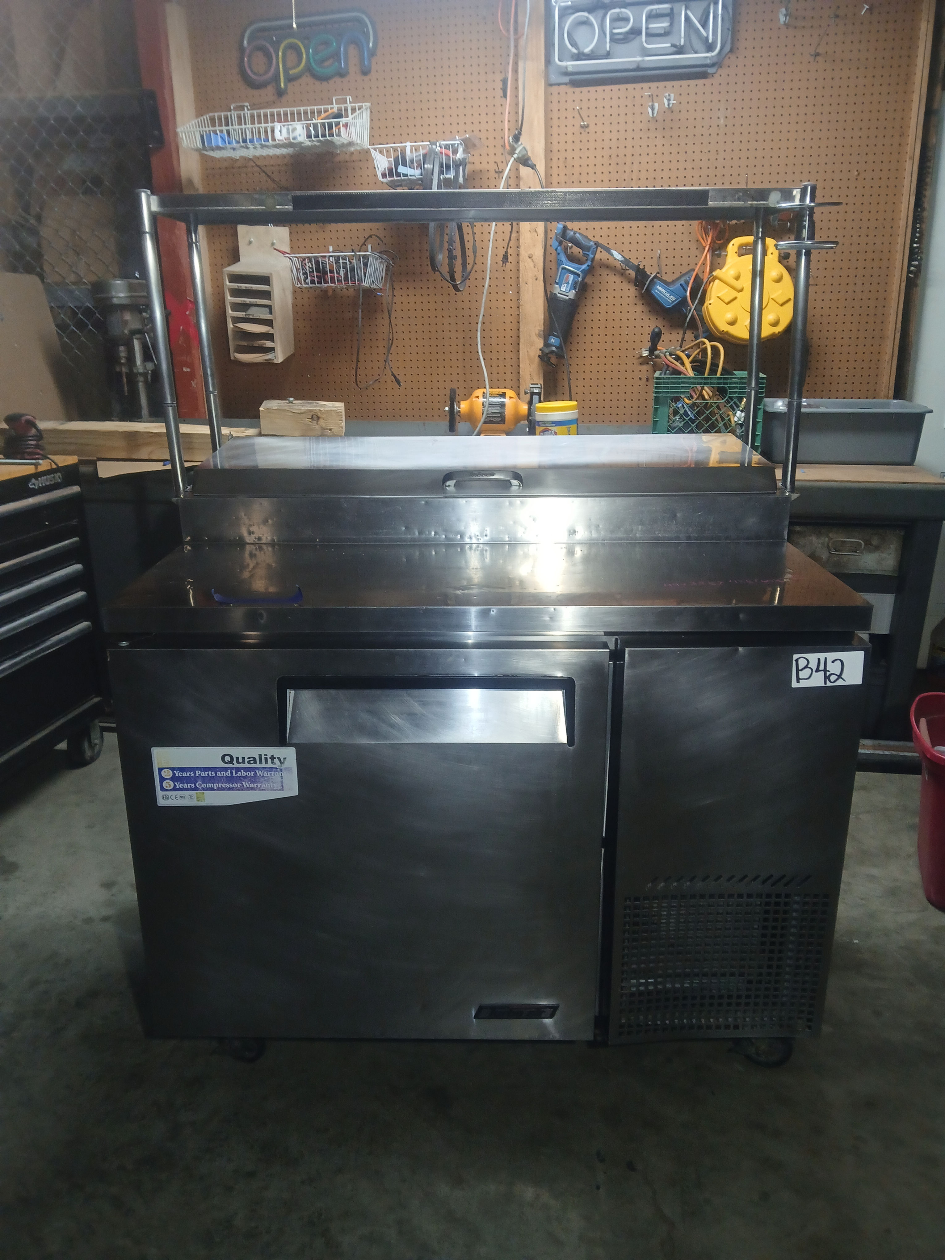 TURBO AIR SANDWICH/SALAD LINE PREP WITH UNIT ABOVE AND A SINGLE DOOR SHELF