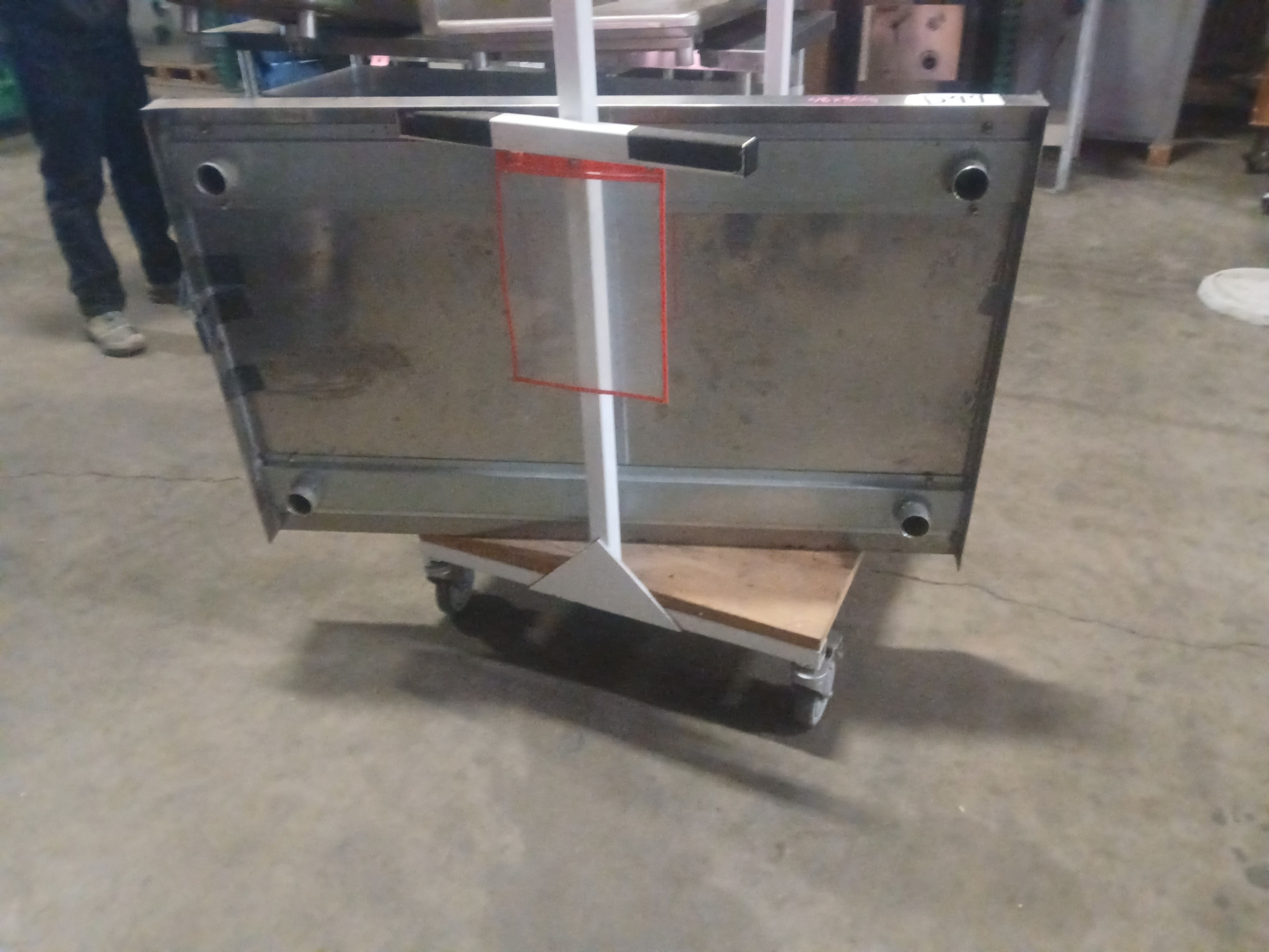 STAINLESS STEEL EQUIPMENT TABLE