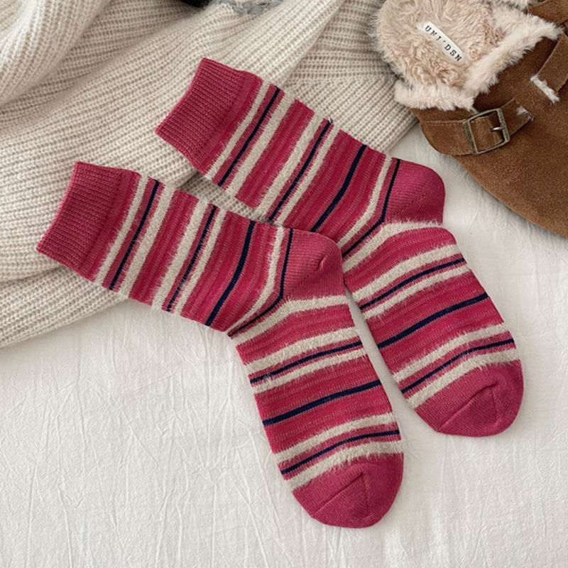 الصورة المصغرة: Autumn Winter Warm Thicken Stripes Socks for Women Mink Plush Sweet Fluffy Block