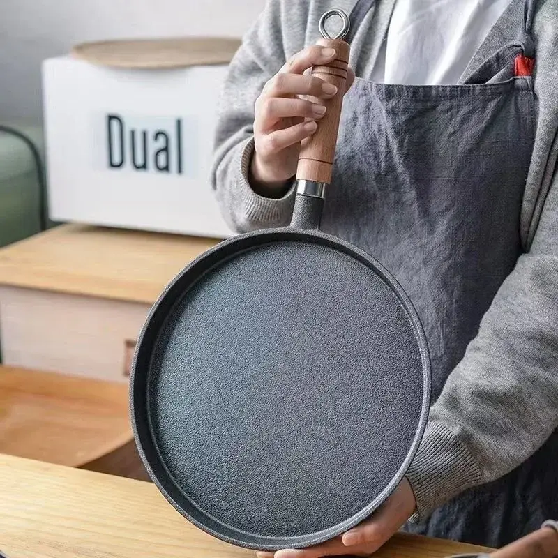 الصورة المصغرة: 26cm Cast Iron Frying Pan Uncoated Non-stick Egg Pancake PanCrepe Maker Steak Fr