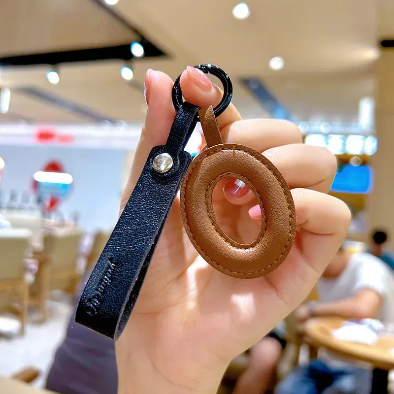 الصورة المصغرة: Creative Leather English Letter Keychain Bag Hanging Ornaments Pendant Charms De