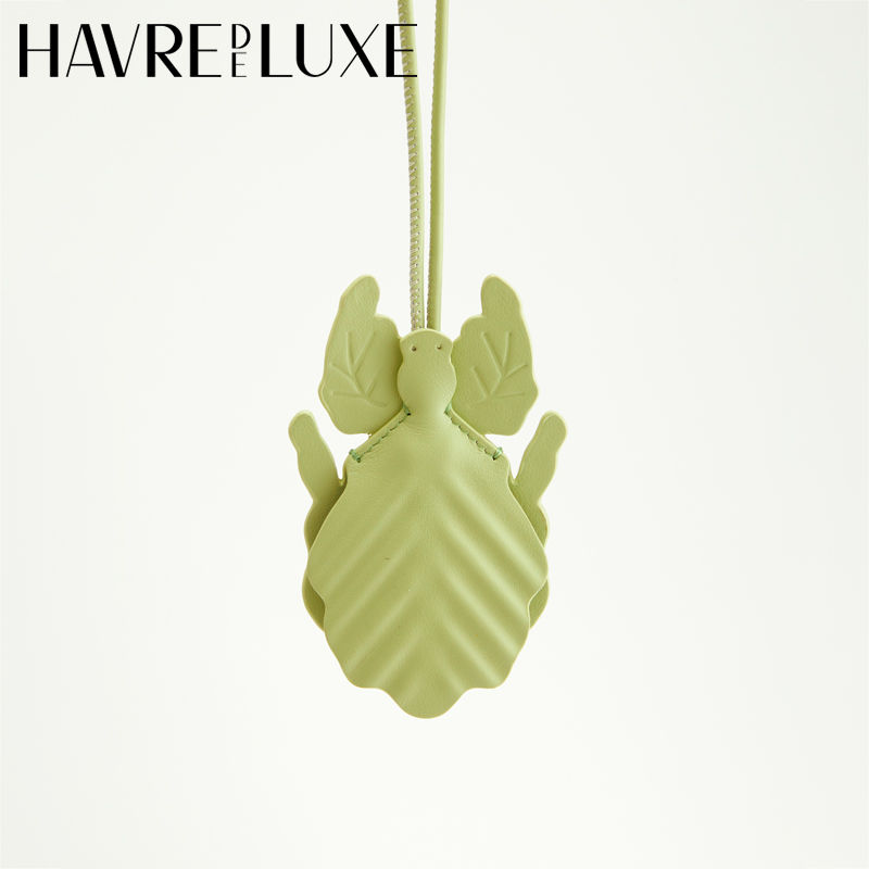 الصورة المصغرة: Lavender leather bag charm purple flower keychain bag pendant decoration high lu