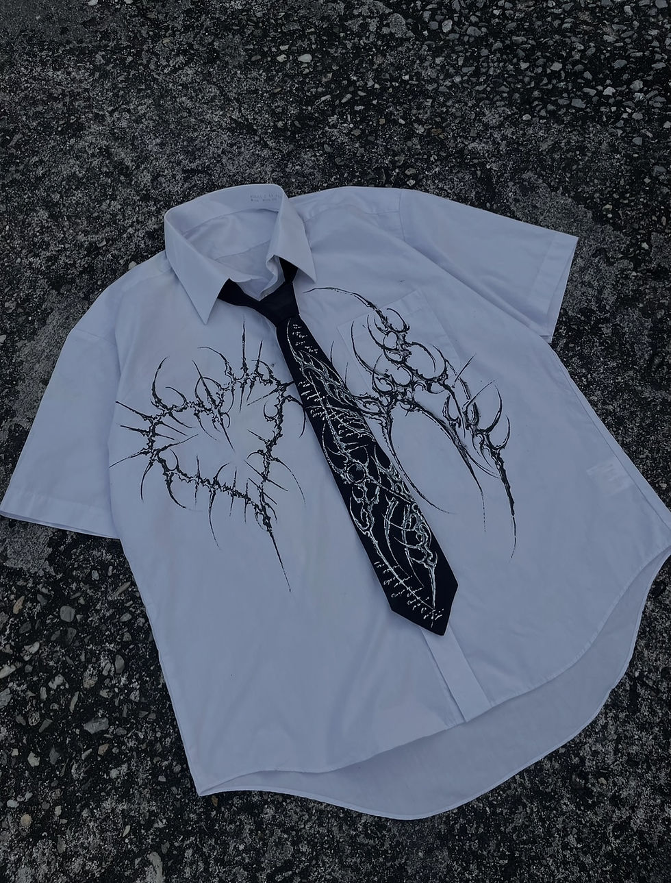 Y2K White Short Sleeve Shirt For Men Retro Gothic Skull Holy Writ Letter Art Des