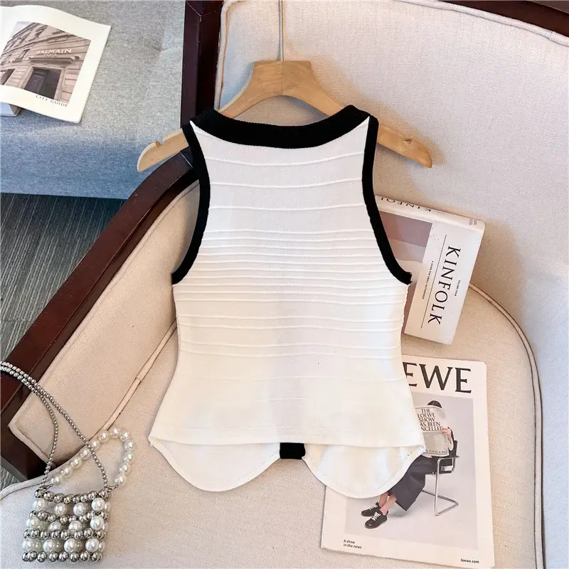 الصورة المصغرة: Metal Buttons Patchwork Tank Tops White Crop Top Chic Y2k Sleeveless Summer Knit