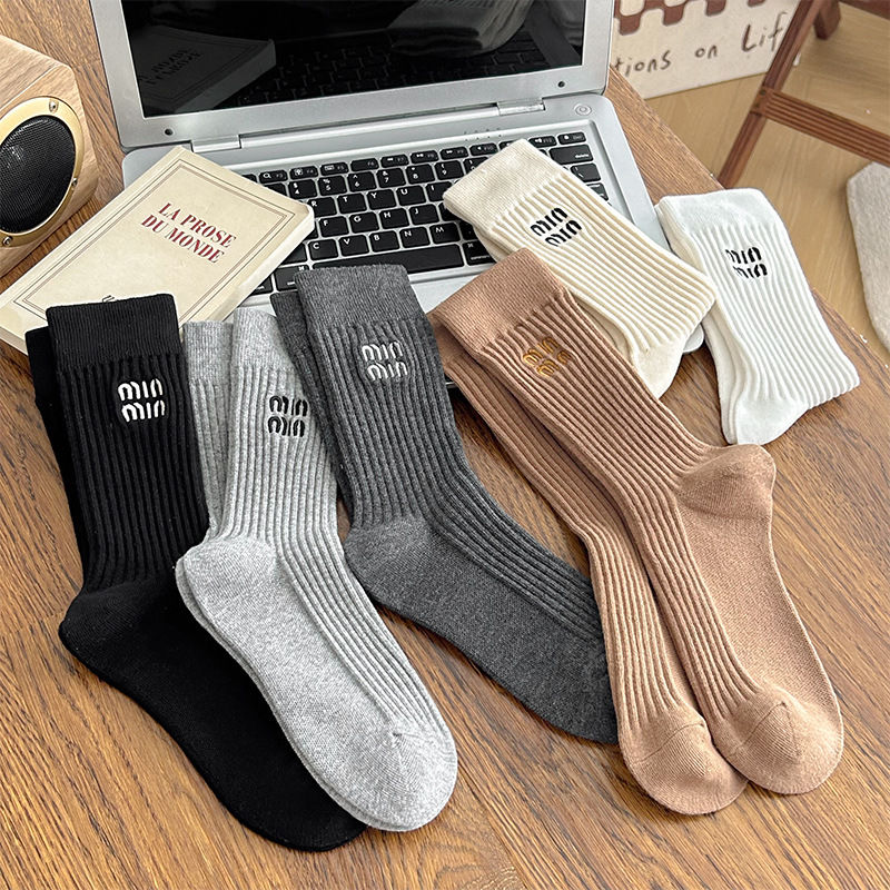 الصورة المصغرة: 5 Pairs Winter Socks Women Brand Designer Fashion Stockings Socks Luxury Embroid