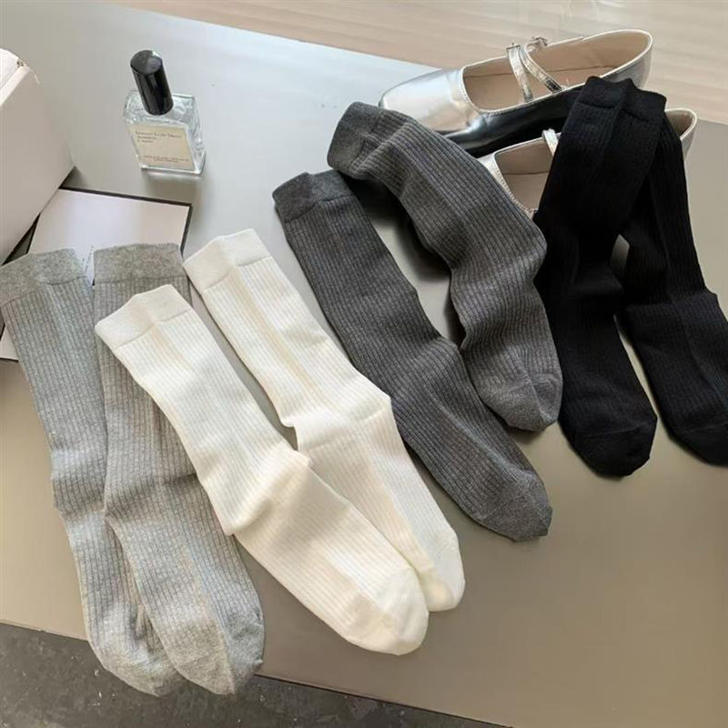 الصورة المصغرة: 4/8 Pairs Women Mid to Small Leg Socks Knee High Socks Fashionable Korean Versio