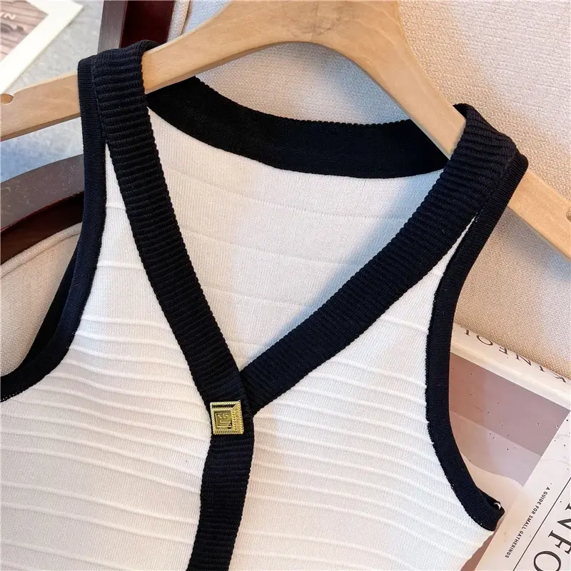 الصورة المصغرة: Metal Buttons Patchwork Tank Tops White Crop Top Chic Y2k Sleeveless Summer Knit