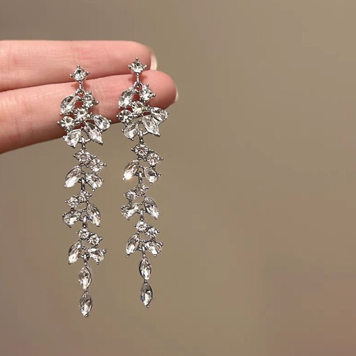 2 Pieces Of Women's Wheat Ear Long Tassel Full Diamond Earrings With A Retro Sty