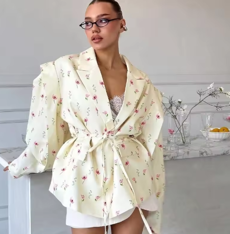 الصورة المصغرة: Chic Oversize Floral Printed Women Jacket Padded Lapel Lace Up Loose Coat Long S