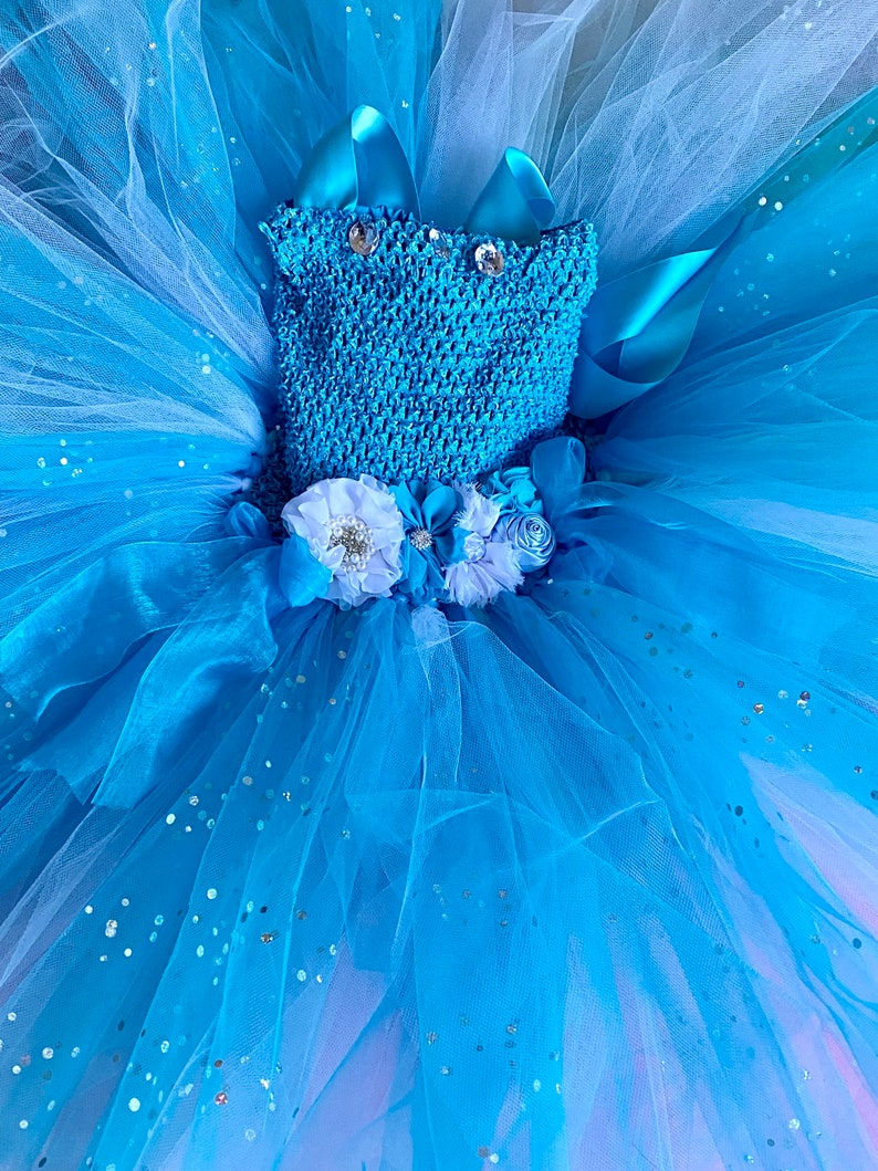 الصورة المصغرة: Girls Blue White Glitter Tutu Dress Kids Flower Fairy Dress with Butterfly Wing 