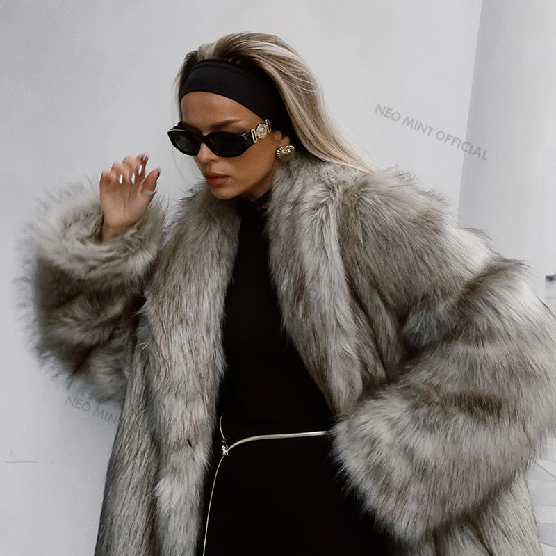 الصورة المصغرة: Neo Mint Luxury Mob Wife Aesthetic Long Faux Fur Coat Women Winter 2024 Fluffy G