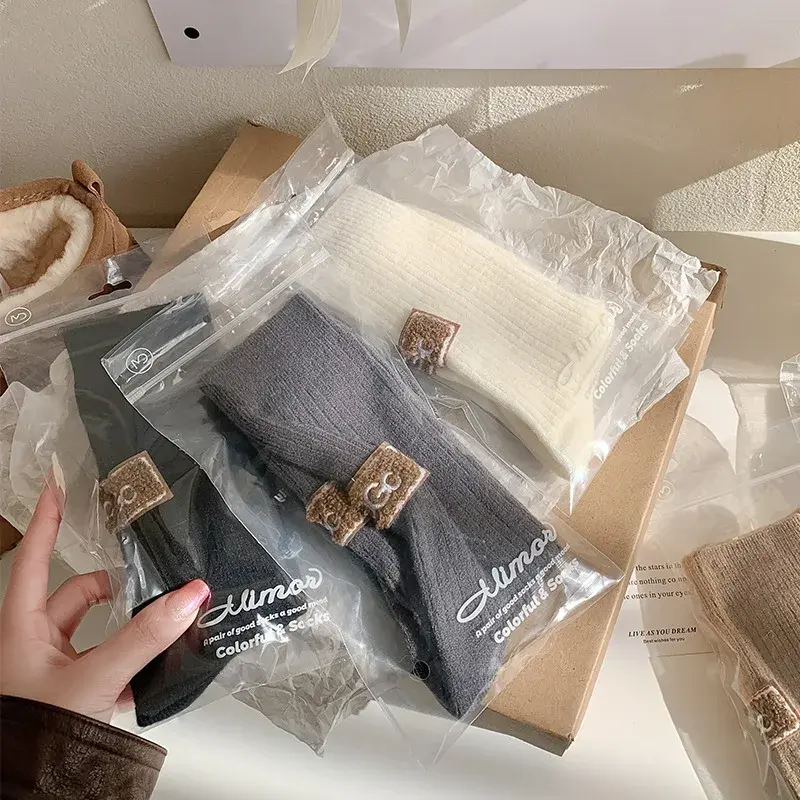 الصورة المصغرة: 5 Pairs Winter Socks Women Cashmere Wool Socks Lady Warm Thickened Pile Embroide