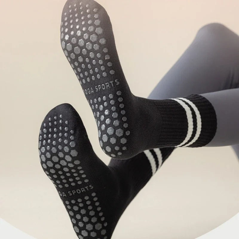 الصورة المصغرة: 4 Pairs Yoga Socks for Women Professional Non-slip Silicone Mid-tube Pilates Soc