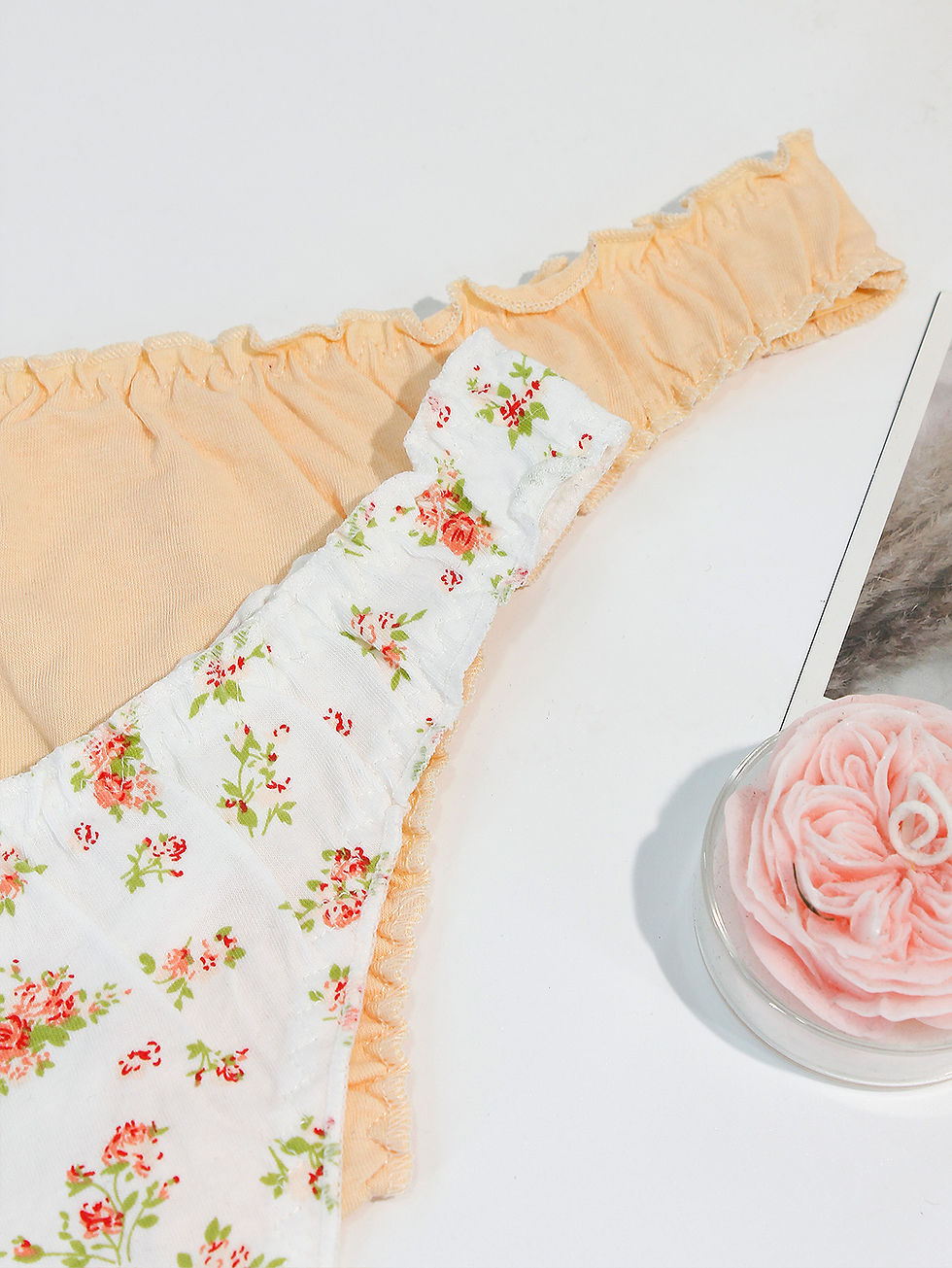 الصورة المصغرة: 5-Pack Floral Ruffled Sexy Women's Thong Underwear Comfortable Seamless Cotton G
