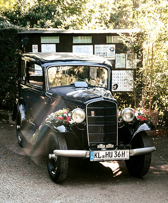 Oldtimer mit Hochzeitsschmuck5_edited.jp