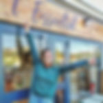 illustration epiciere avec un conseiller au téléphone