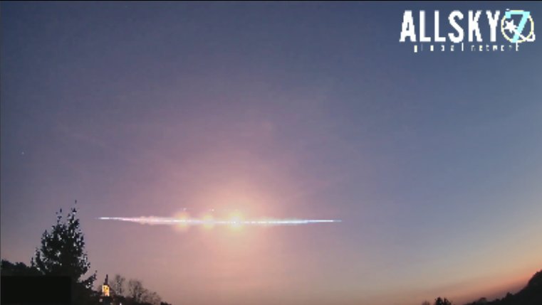 VIDEO Y DETALLES DEL BOLIDO QUE CRUZO EUROPA Y FRAGMENTO IMPACTA VIVIENDA EN ALEMANIA