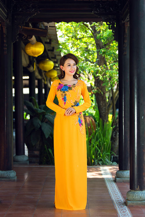 Top 5 mẫu áo dài cổ tròn kết cườm đẹp mê ly