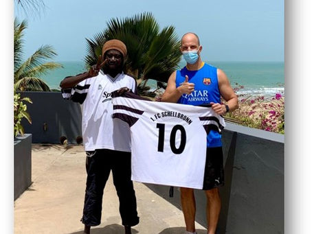 Gespendete Trikots wurden in Gambia verteilt