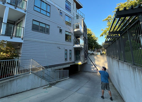 window cleaning 70 feet _edited_edited.jpg