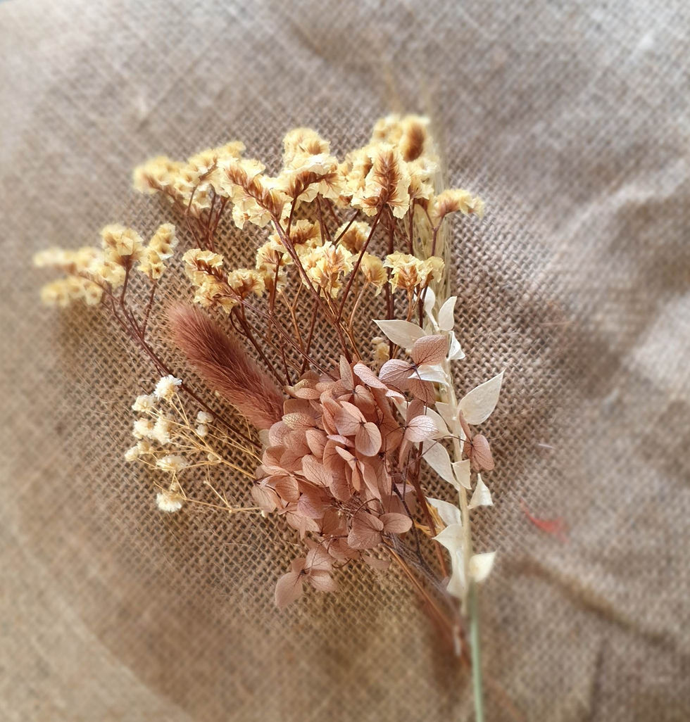 Thumbnail: neutral dried flowers