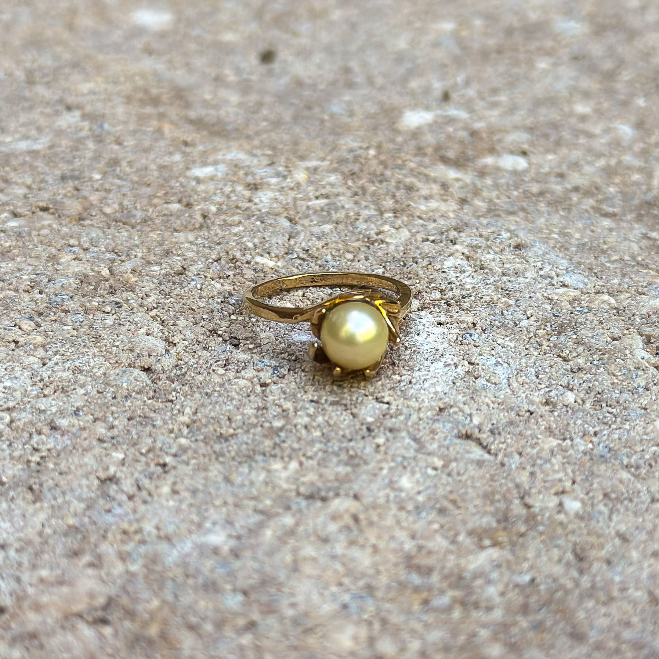 Vintage Pearl Claw Mount Ring - Size 5