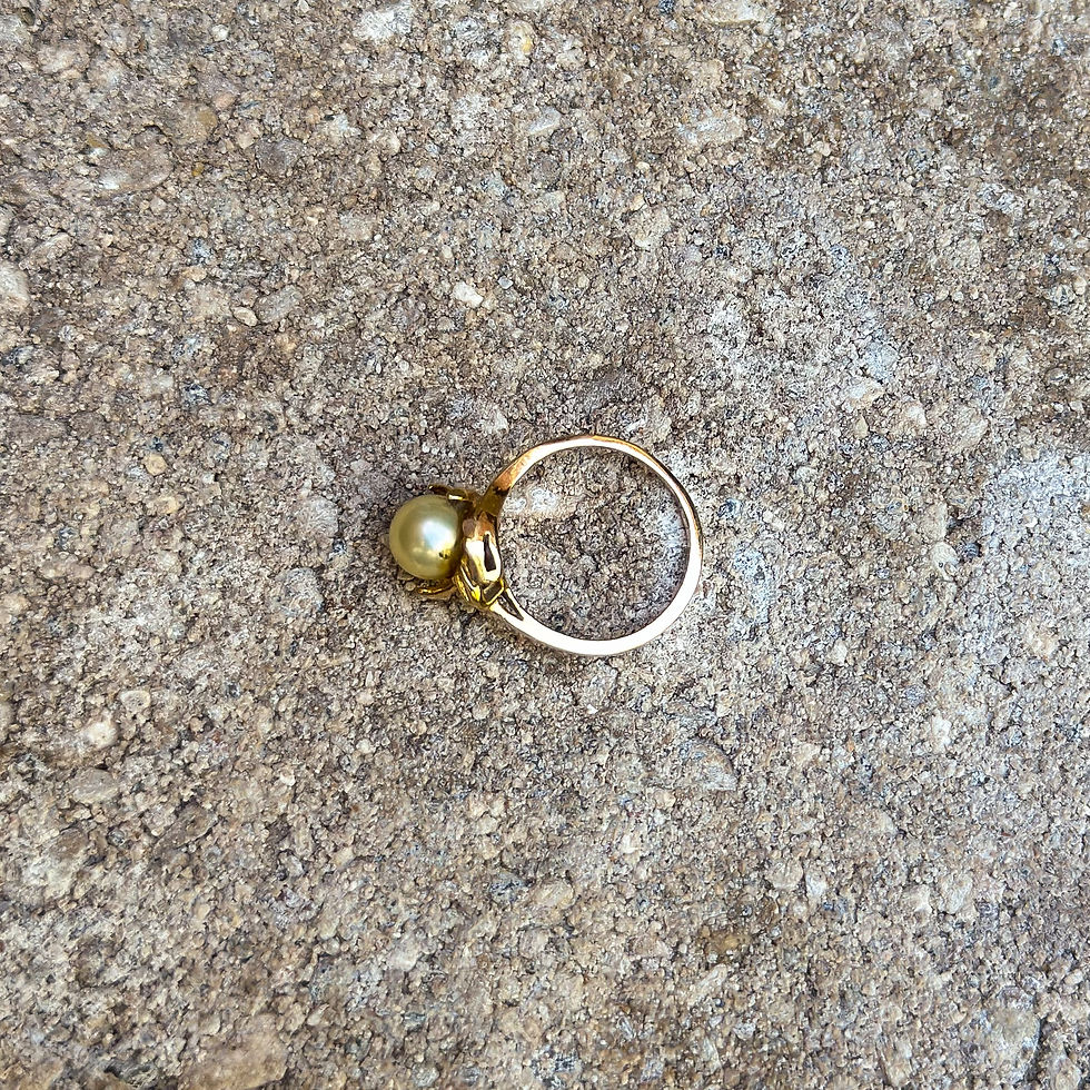 Thumbnail: Vintage Pearl Claw Mount Ring - Size 5