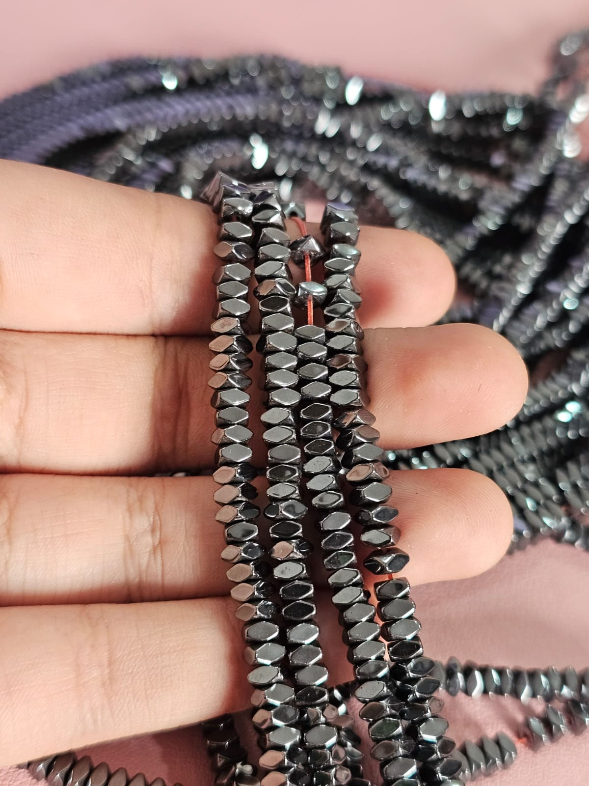 Hematita hexagonal facetada 4mm