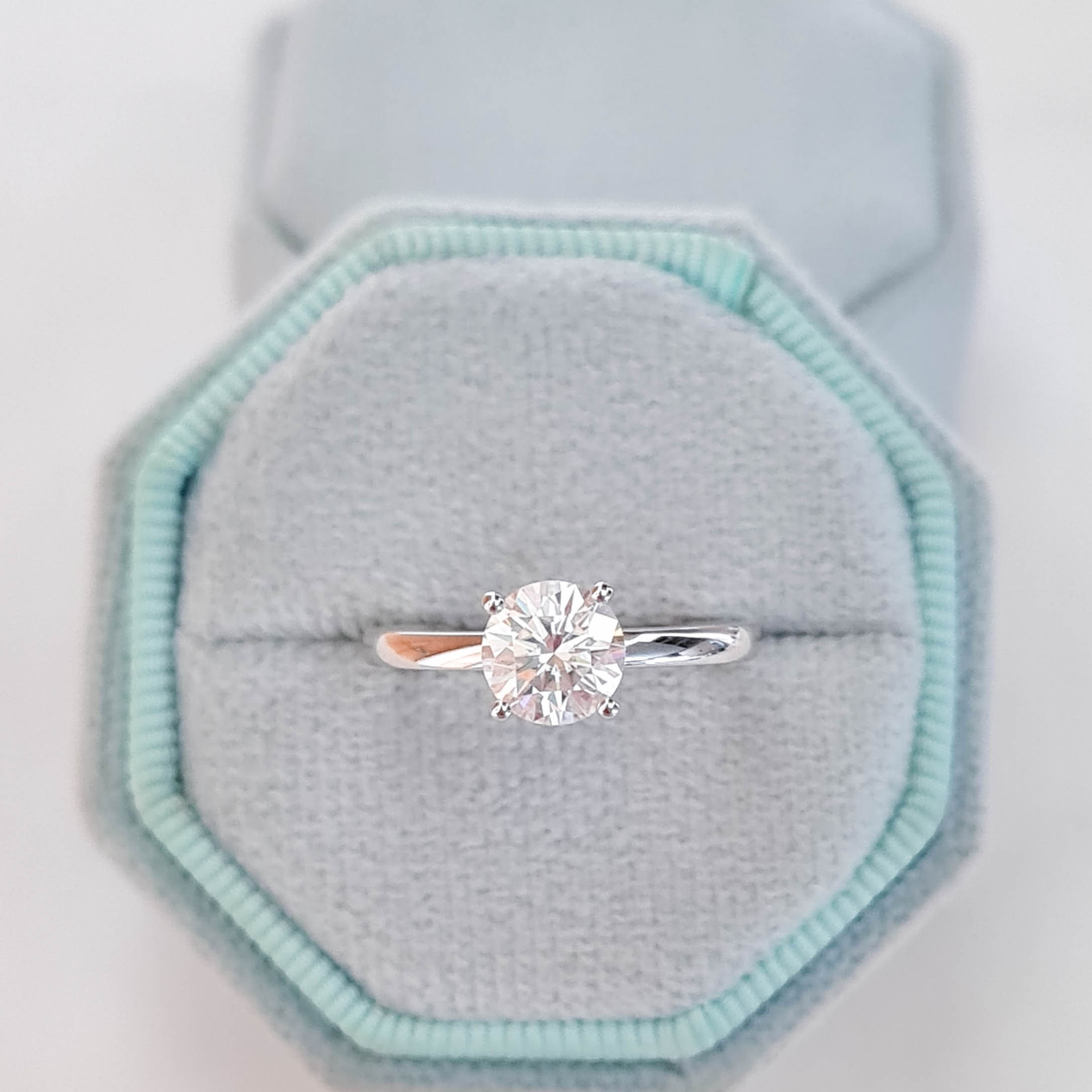 IMPETU, Anillo de Compromiso, Oro Blanco 14K, Diamante de lab, Corte Redondo