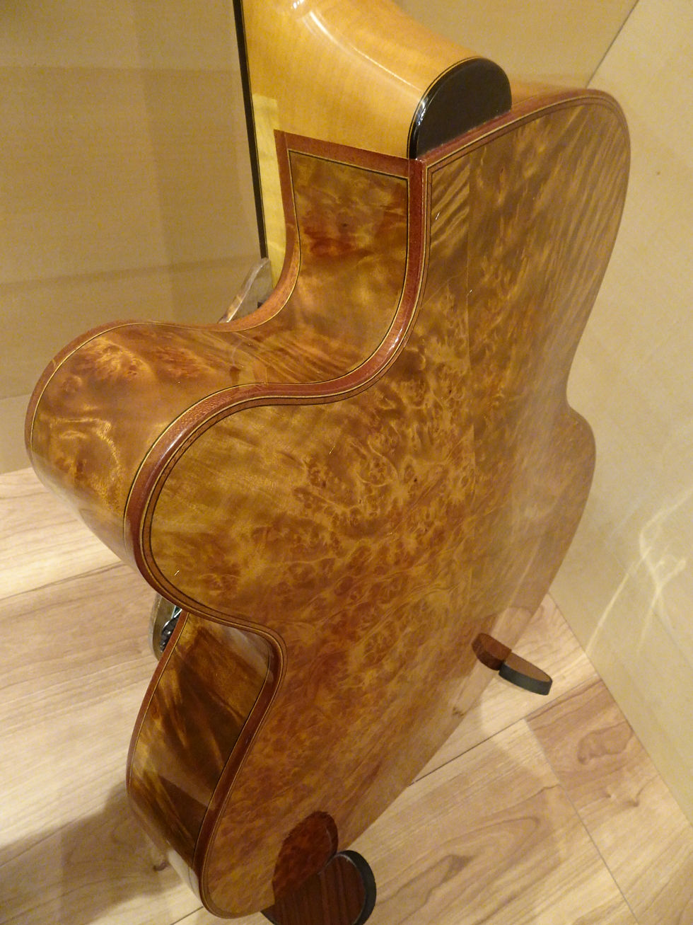 サムネイル： Jazz Guitars Oracle /custom Model.Benedeto PU.2017.Next画面は写真をタップ（中古超美品★★★★☆・税込）