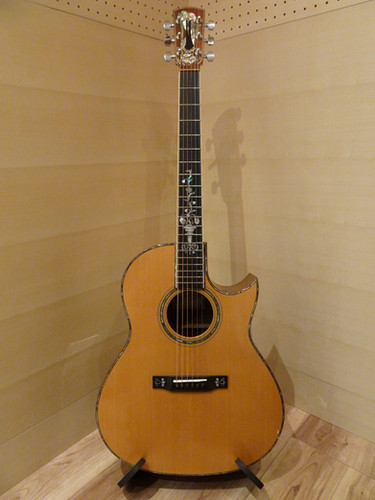 Larrivée 1997年　30周年日本限定100本モデル。 Larrivée 1997年30周年日本限定100本モデル。