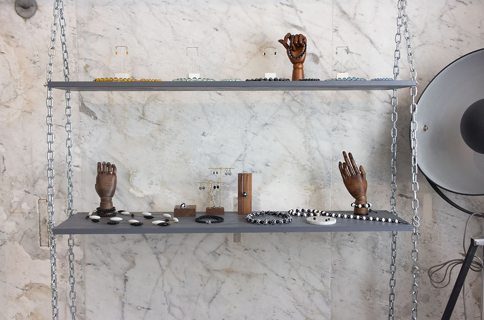 Sunset Yogurt: new contemporary glass jewellery gallery in Venice