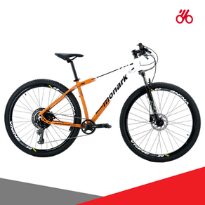 Modelo de bicicleta Monark MTB 29 nas cores laranja e branco e elementos gráficos e logo da empresa Bicicletas Monark SA