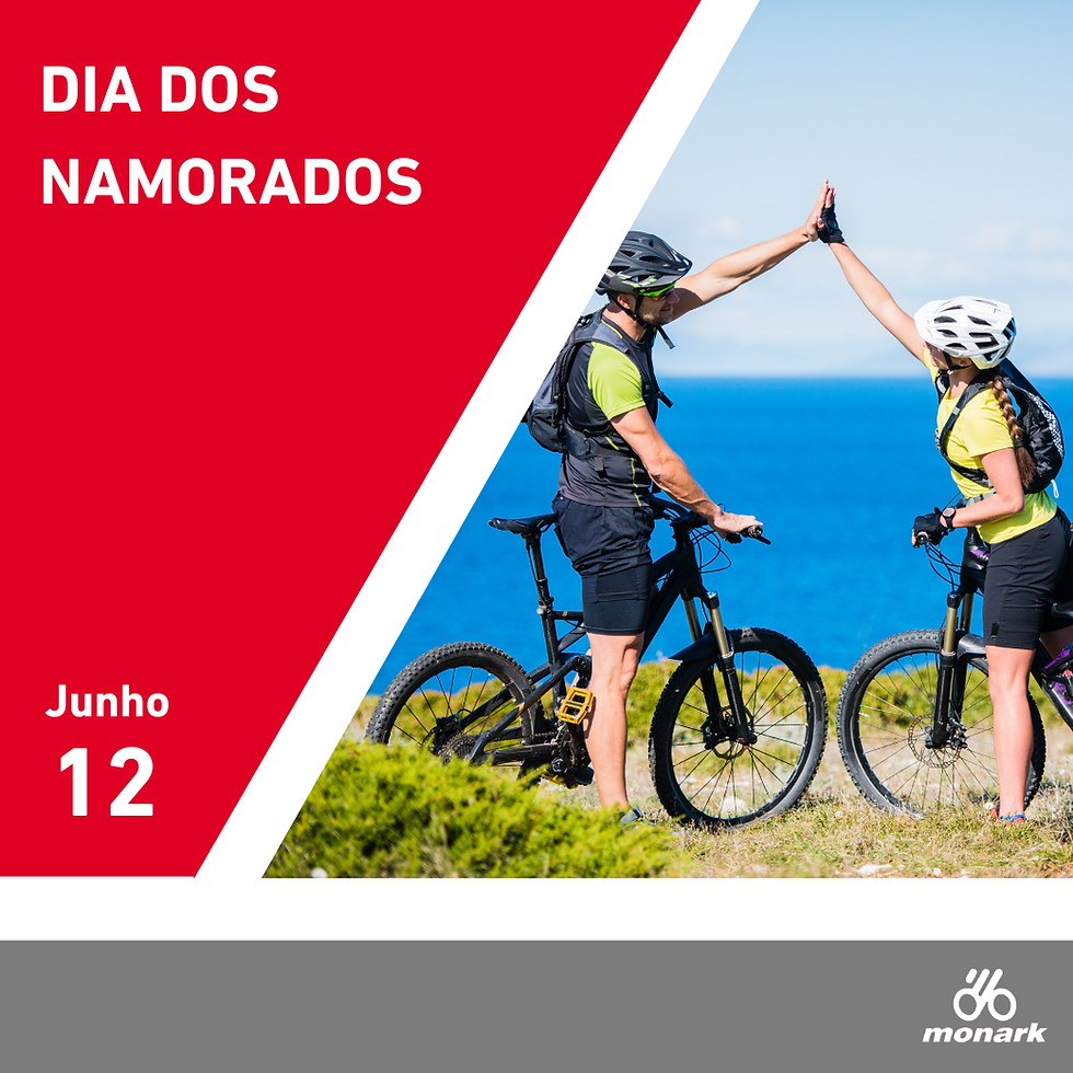 Post de Dia dos Namorados: casal de ciclistas de capacete faz high-five à beira-mar; texto Junho 12 e logo da empresa Bicicletas Monark SA