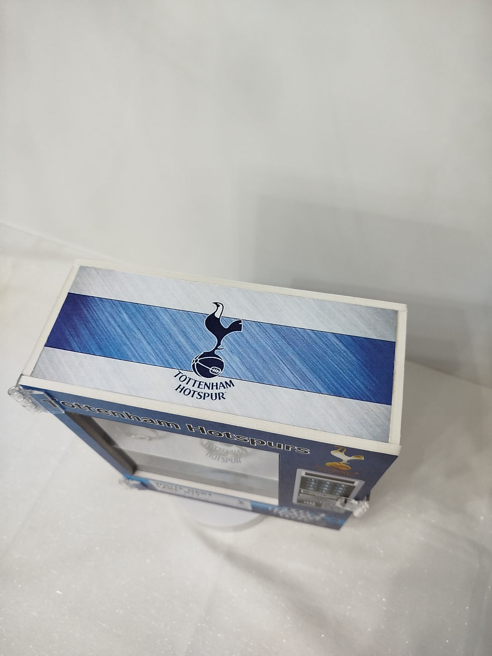 Thumbnail: Tottenham Hot Spurs Vending machine style  gift box with padlock