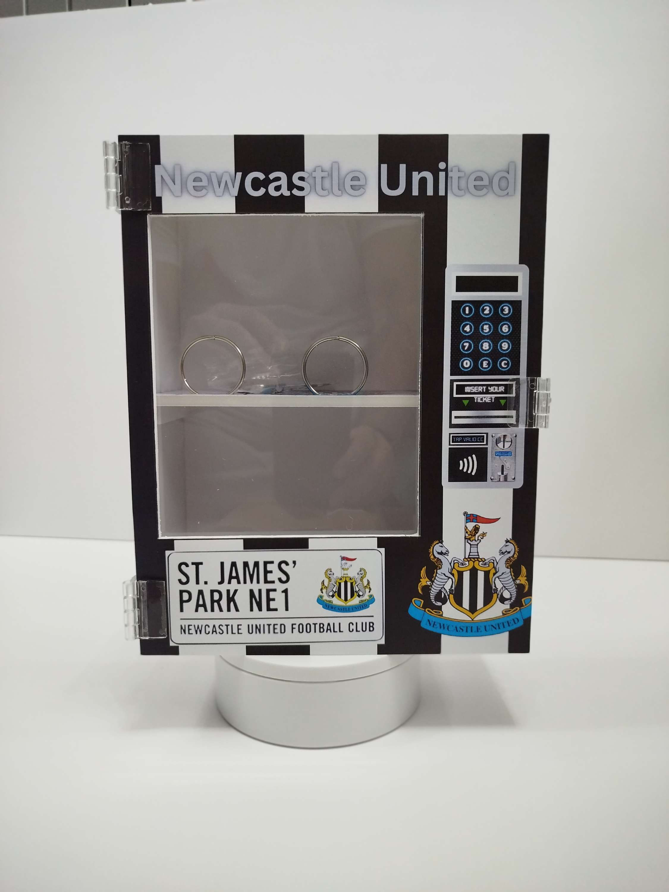 Newcastle United Vending machine style  gift box with mini padlock