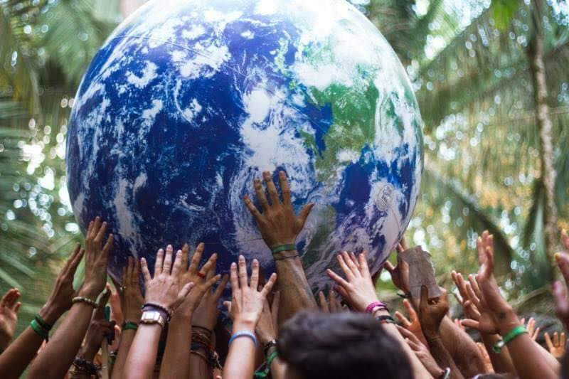 hands holding earth