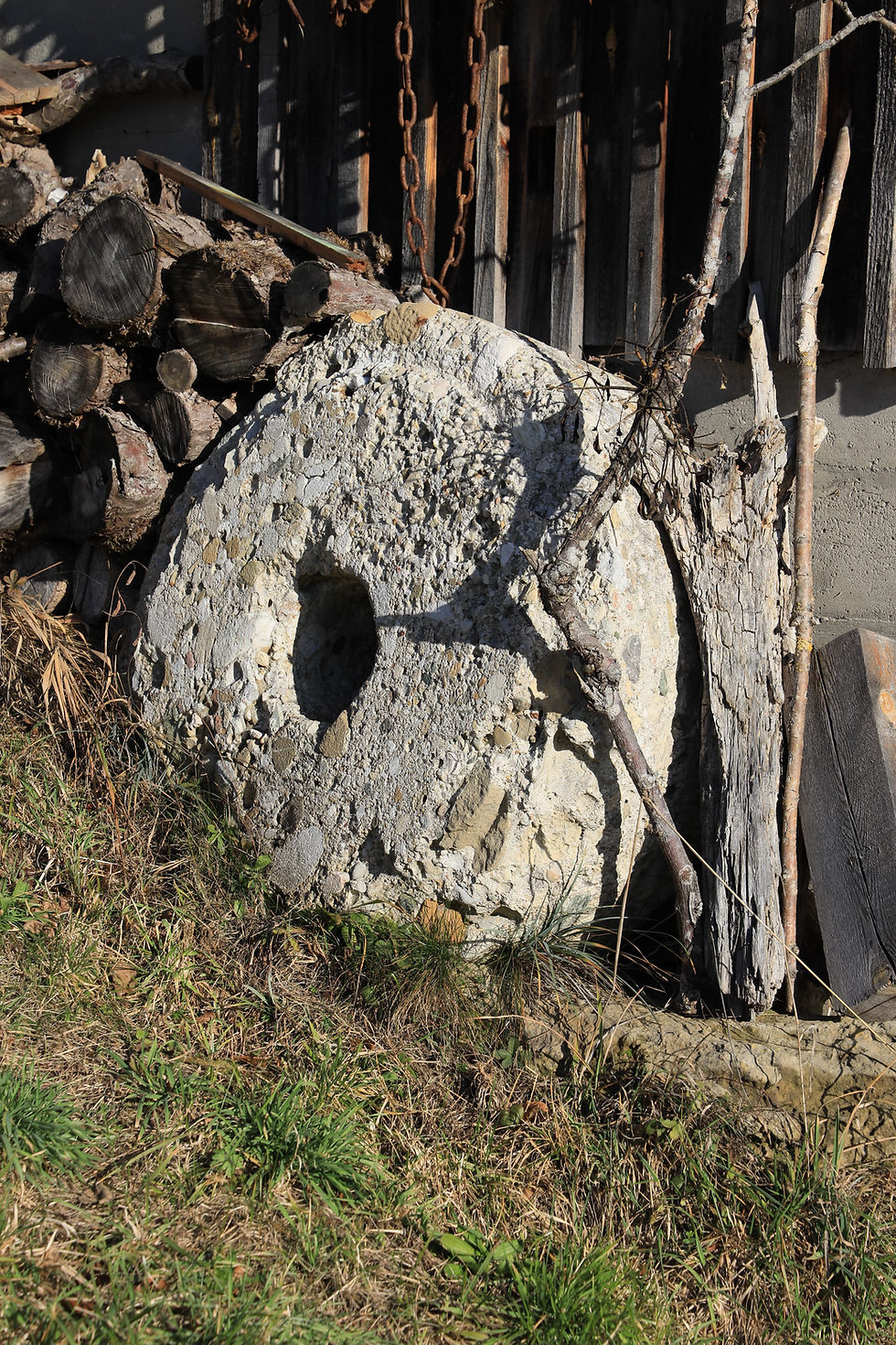 Ein Mühlstein ist noch erhalten