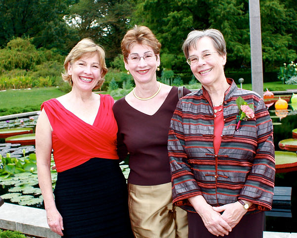Penny_is_in_the_middle,_Iâm_on_the_lef