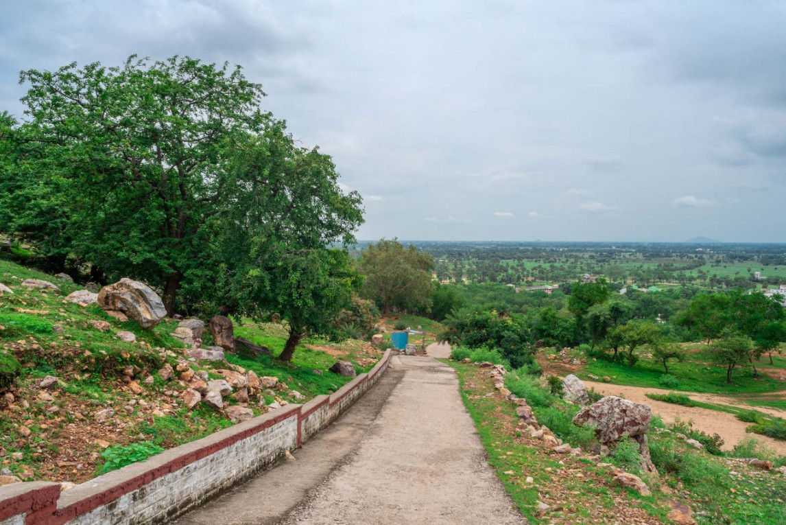 Serene Dungeshwari Mandir on Dungeshwari Hill, path