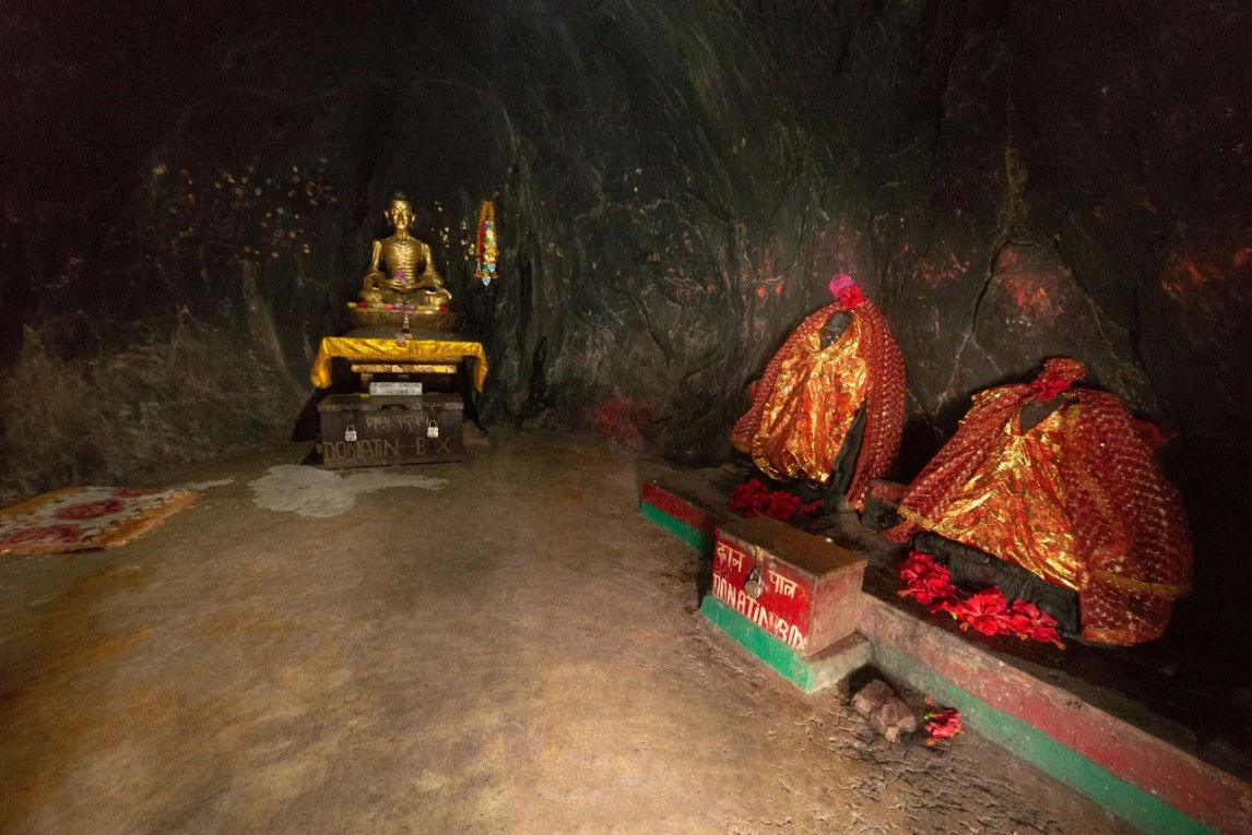 Serene Dungeshwari Mandir on Dungeshwari Hill, sacred for meditation near Gaya.