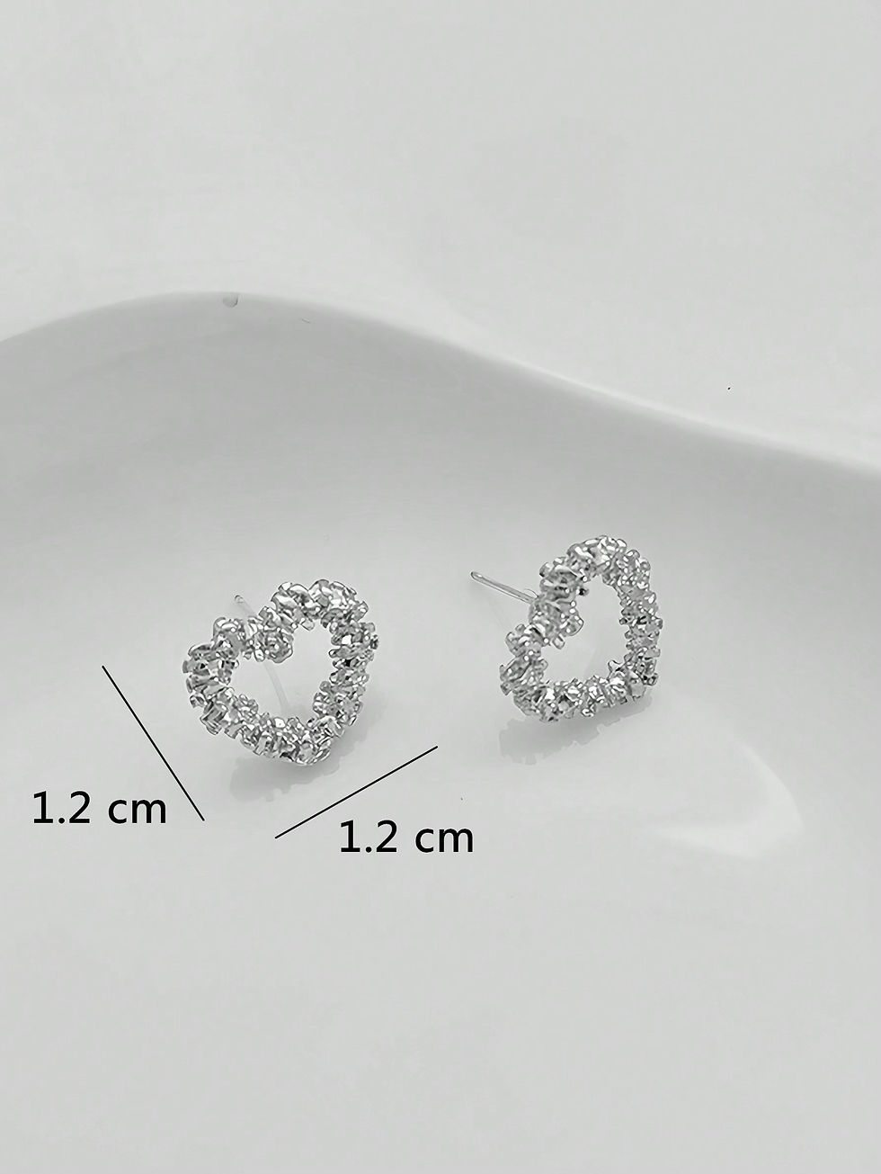 Thumbnail: 2pcs Fashionable Hollow Out Heart Decor Stud Earrings Fit For Women's Daily Wear