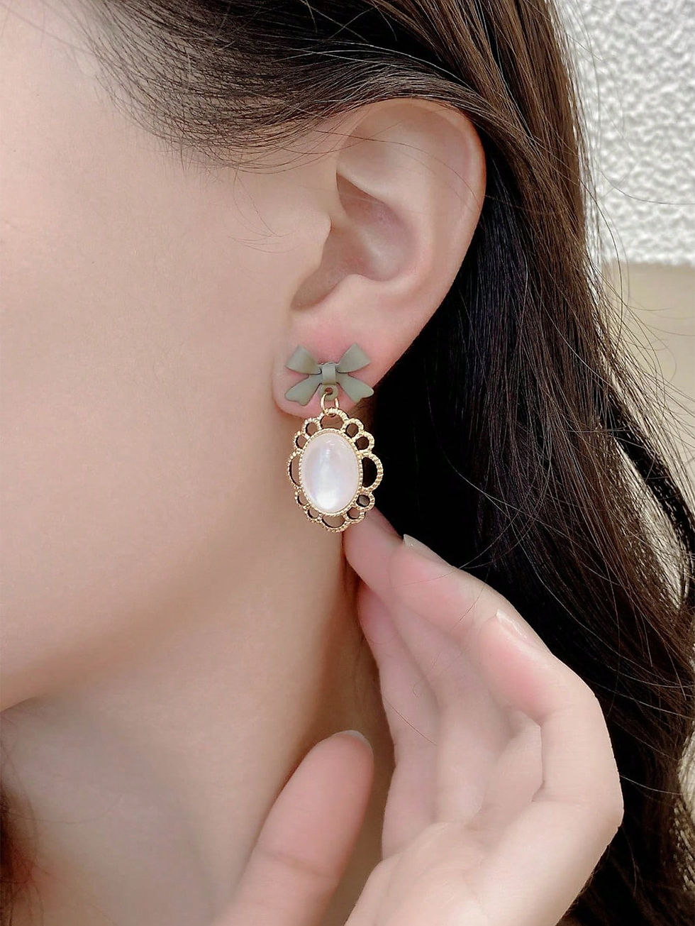 Thumbnail: Bow Decor Stud Earrings