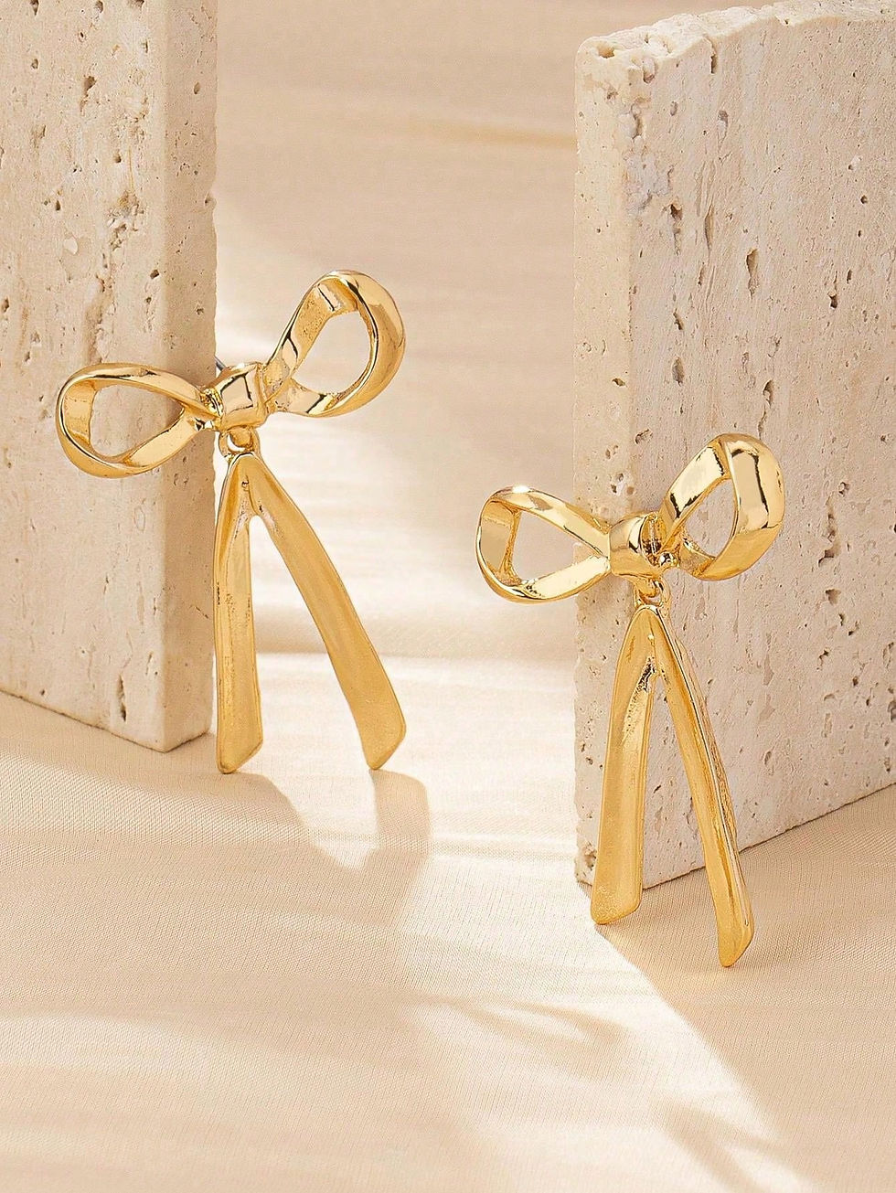 Thumbnail: Bow Decor Stud Earrings